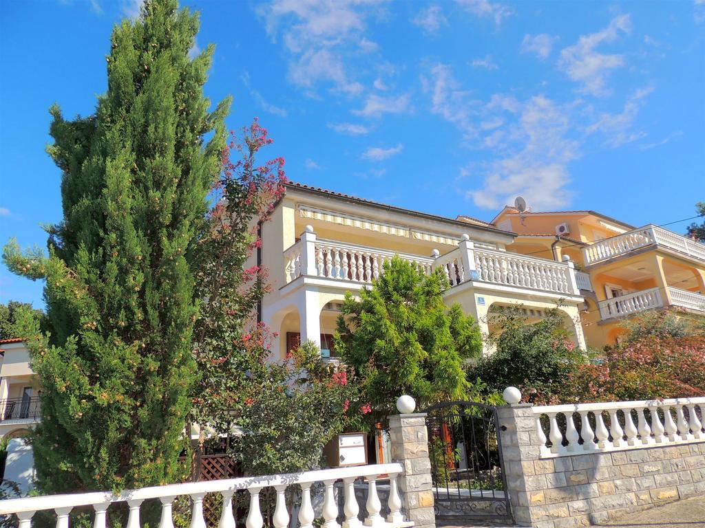 Apartments Martin Малинска Екстериор снимка